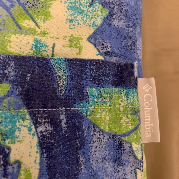 Columbia Fish Pattern Button down Size L - Picture 4 of 4